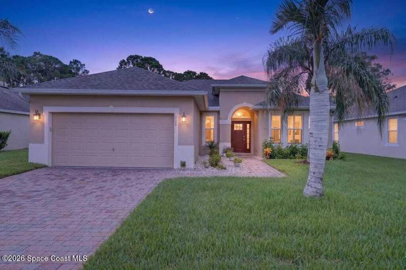 3 bedroom Single Family Residence at 228 Abernathy Circle, Replat of Holly Trace Bayside Lakes, Palm Bay — photo 2