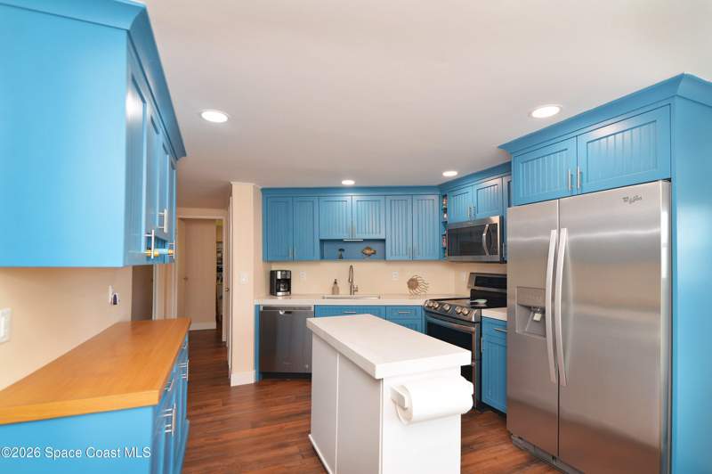 2 bedroom Manufactured Home at 1023 Oriole Circle, Barefoot Bay Unit 2 Part 10, Barefoot Bay — photo 3