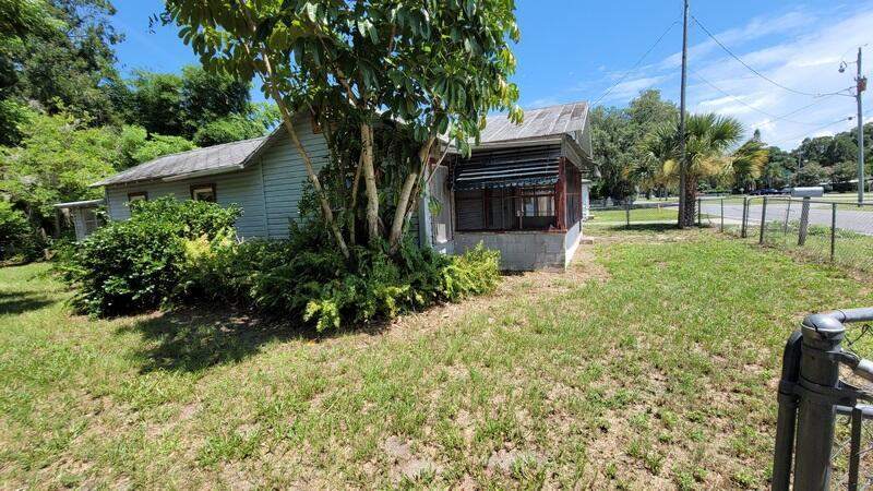 3 bedroom Single Family Residence at 2345 Broadway Avenue, Davis Addn To Mims Subd of, Mims — photo 4