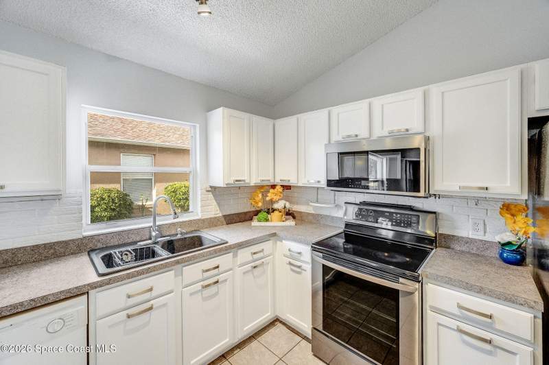 3 bedroom Single Family Residence at 1214 Creek Side Circle, Meadow Creek, Rockledge — photo 2