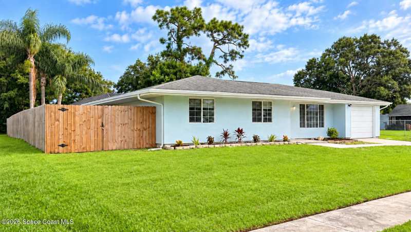 4 bedroom Single Family Residence at 907 Gatewood Court, Port Malabar Country Club Unit 7, Palm Bay — photo 1