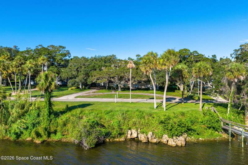 4 bedroom Single Family Residence at 925 N Indian River Drive, Cocoa, Cocoa — photo 2