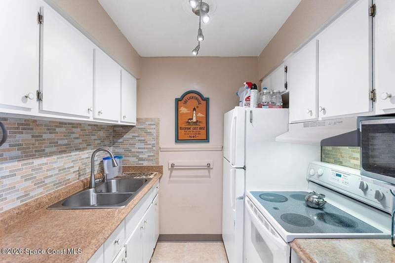 1 bedroom Condominium at 300 Monroe Avenue #17, Casa Canaveral Condo, Cape Canaveral — photo 5