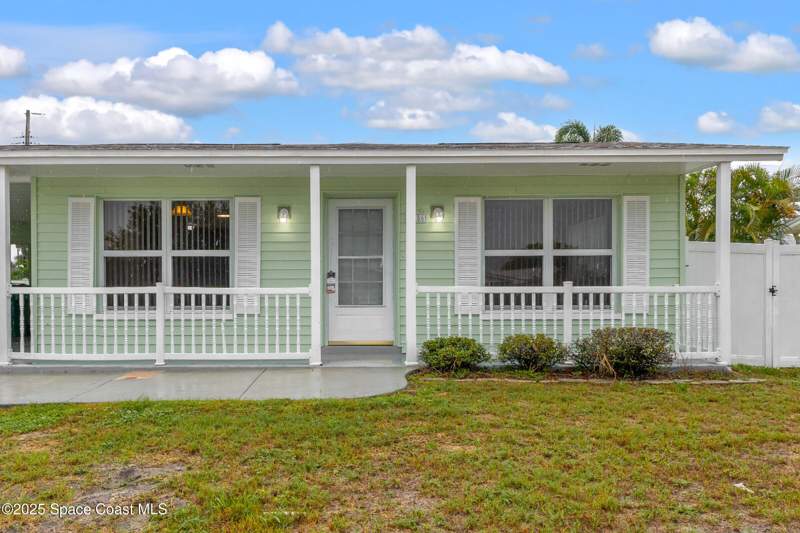 5 bedroom Single Family Residence at 2356 Lakeview Drive, Lakeview Shores Sec E, Melbourne — photo 3