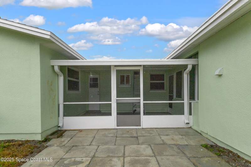 5 bedroom Single Family Residence at 2356 Lakeview Drive, Lakeview Shores Sec E, Melbourne — photo 5