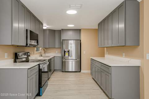 2356 Lakeview Drive, Melbourne FL - photo 17 of 49