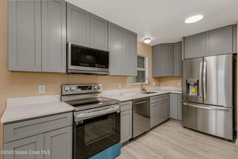 2356 Lakeview Drive, Melbourne FL - photo 18 of 49