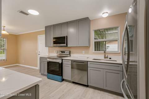 2356 Lakeview Drive, Melbourne FL - photo 20 of 49