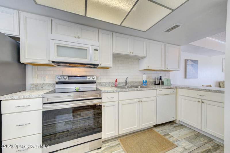 2 bedroom Condominium at 305 Jimmy Buffett Memorial Highway #15, Sea Breakers Condo, Satellite Beach — photo 3
