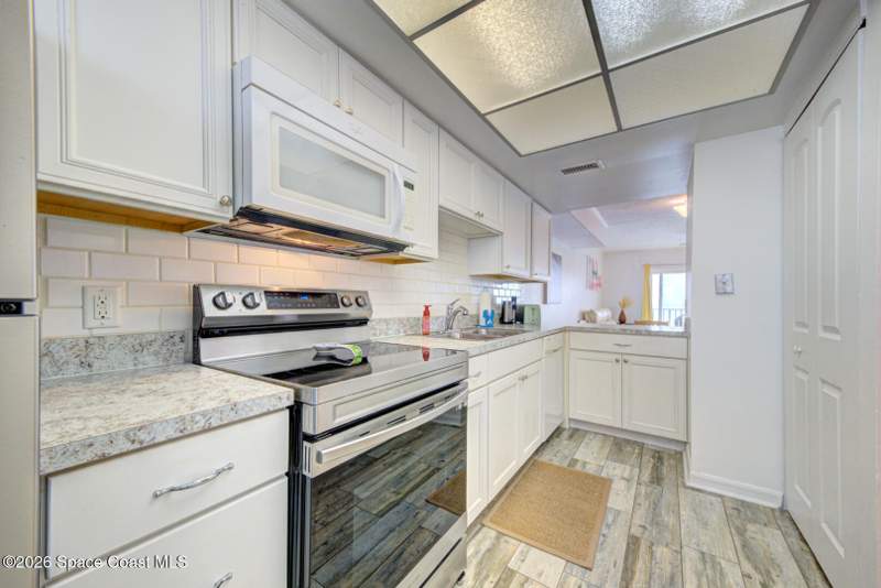 2 bedroom Condominium at 305 Jimmy Buffett Memorial Highway #15, Sea Breakers Condo, Satellite Beach — photo 4