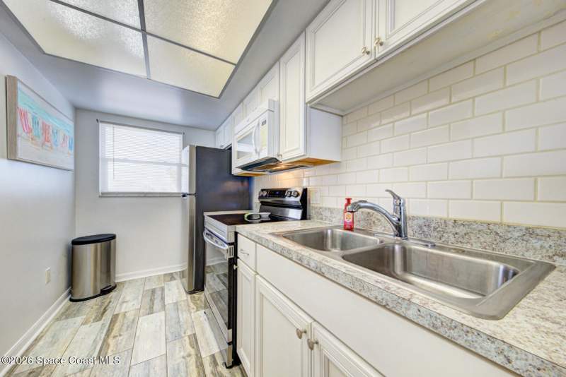2 bedroom Condominium at 305 Jimmy Buffett Memorial Highway #15, Sea Breakers Condo, Satellite Beach — photo 5