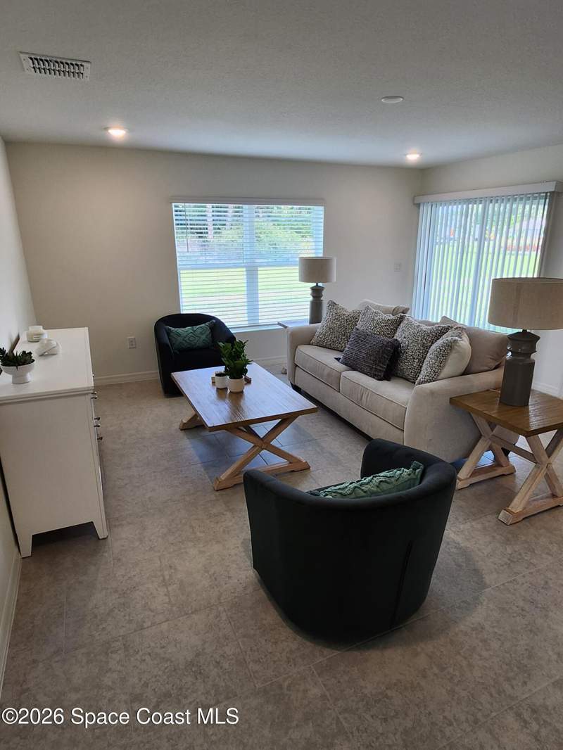 3 bedroom Single Family Residence at 641 SW Richmond Circle, Richmond Cove, Palm Bay — photo 3