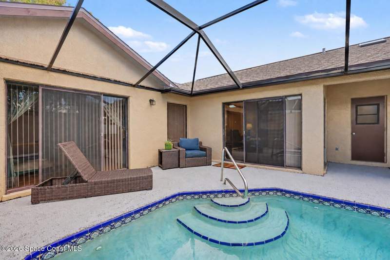 3 bedroom Single Family Residence at 594 Pine Forest Court, Country Walk at Suntree Stage 8 Tract 64 Pud, Melbourne — photo 3