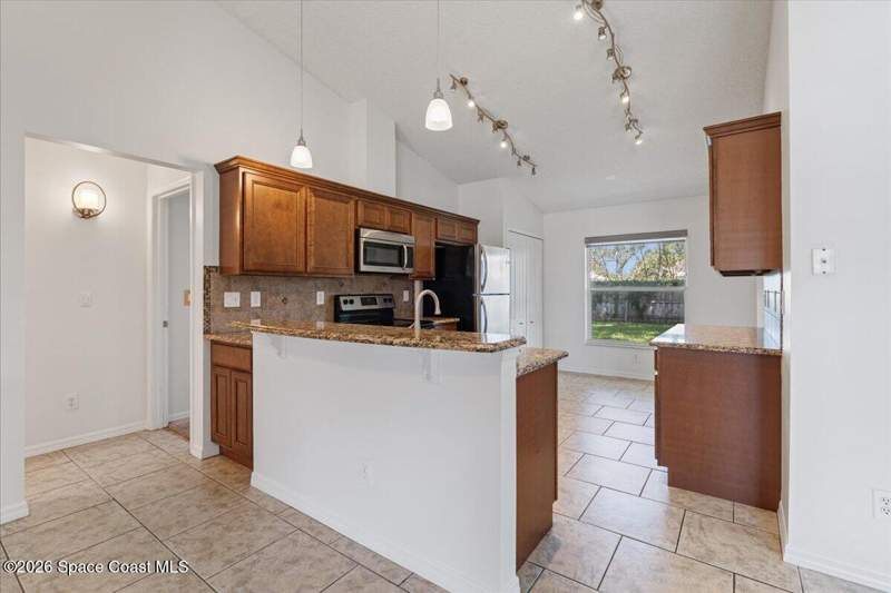 3 bedroom Single Family Residence at 816 Hunters Creek Drive, Hunters Creek Phase II, Melbourne — photo 3
