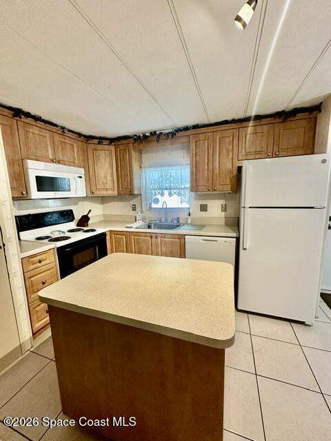 2 bedroom Manufactured Home at 922 Thrush Circle, Barefoot Bay Unit 2 Part 11, Barefoot Bay — photo 5