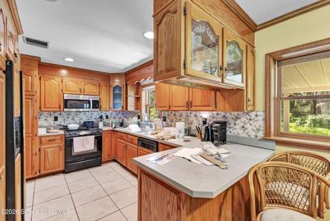 565 Kings Way, Merritt Island FL - photo 13 of 39