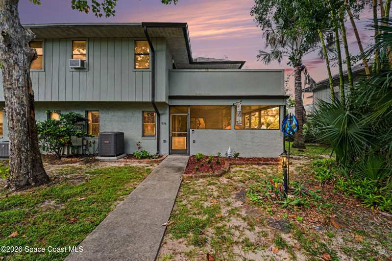 3 bedroom Townhouse at 1926 Dipol Courtway, Titusvillage Sec I, Titusville — photo 1