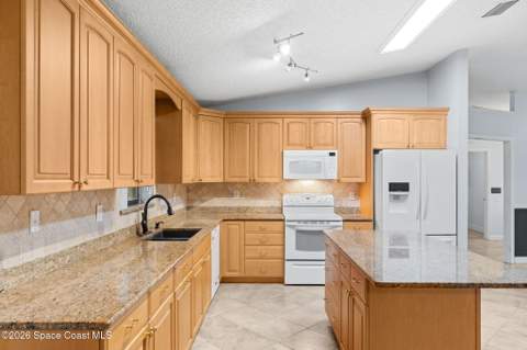 735 Pineda Avenue, Palm Bay FL - photo 11 of 48