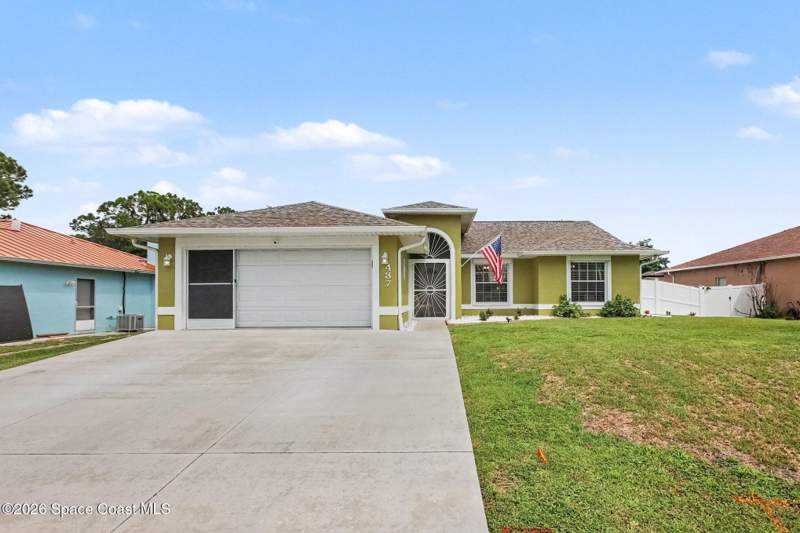 3 bedroom Single Family Residence at 437 Jupiter Boulevard, Port Malabar Unit 48, Palm Bay — photo 3
