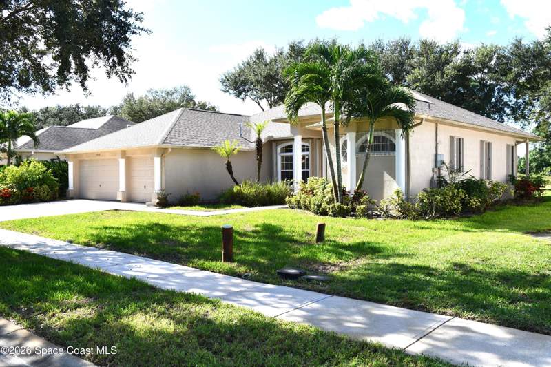 4 bedroom Single Family Residence at 1932 Windbrook Drive, Summerfield at Bayside Lakes Phase 1, Palm Bay — photo 4