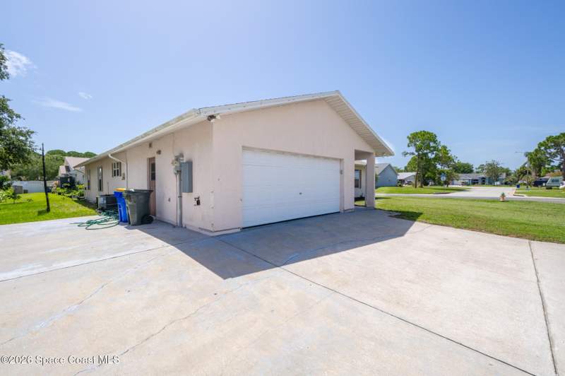 4 bedroom Single Family Residence at 1026 Autumn Pines Drive, Autumn Pines, Rockledge — photo 2