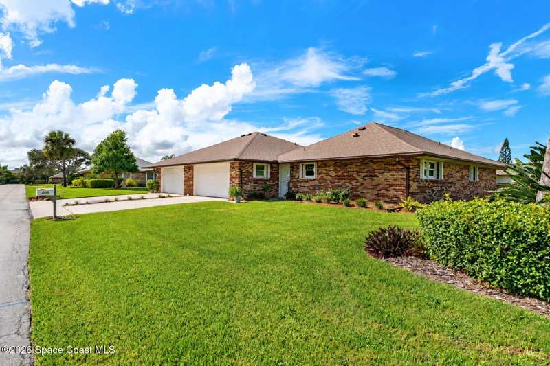 3 bedroom Single Family Residence at 200 Chalet Avenue, Maggie Johnsons Plat of Melbourne Beach Resubd of, Indialantic — photo 1