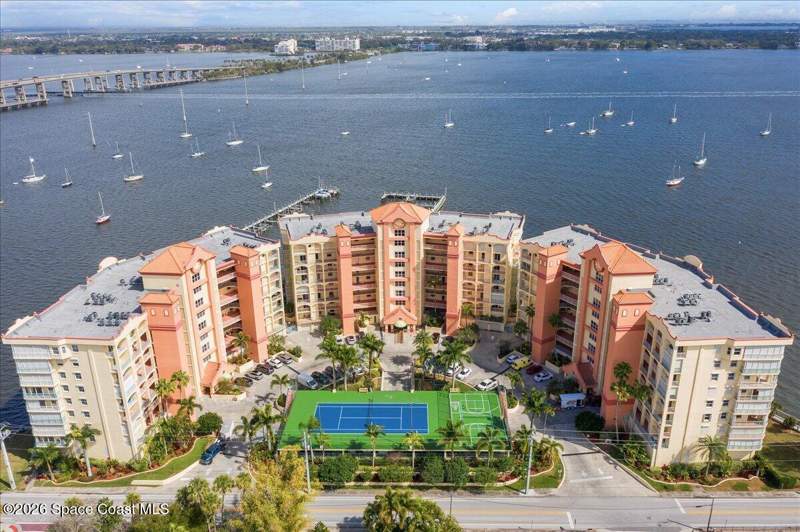 2 bedroom Condominium at 102 Riverside Drive #203, Oleander Pointe Ph I, Cocoa — photo 3