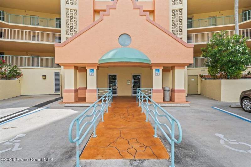 2 bedroom Condominium at 102 Riverside Drive #203, Oleander Pointe Ph I, Cocoa — photo 5