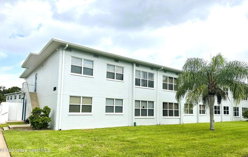 3 bedroom Stock Cooperative at 200 Bounty Street #A2-104, Merritt Island Co-Op Apts Inc, Merritt Island — photo 2