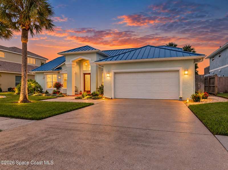 4 bedroom Single Family Residence at 1971 E Sykes Creek Drive, Villa De Palmas Sykes Cove Sec 02, Merritt Island — photo 1