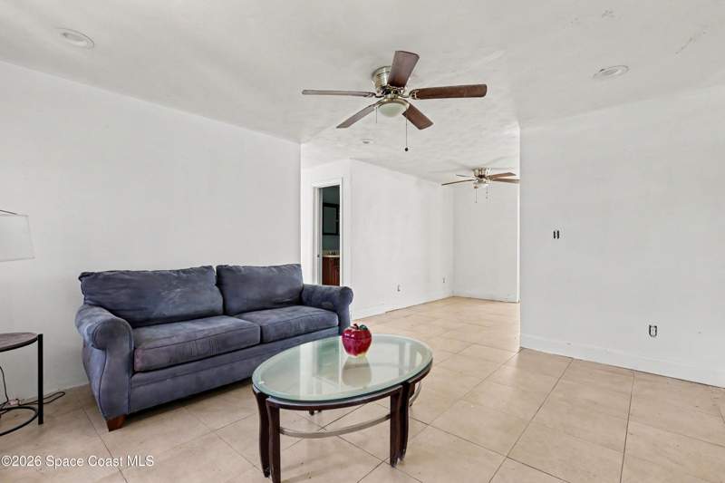 3 bedroom Single Family Residence at 819 Almond Boulevard, Briarwood Park Sec 2, Melbourne — photo 4