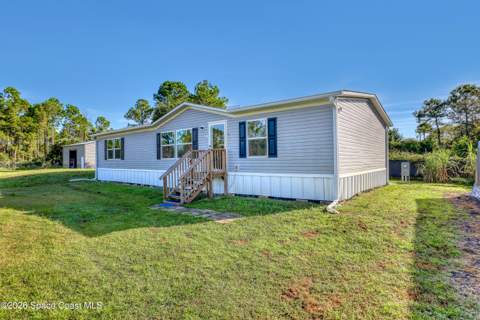 4123 Hidden Lakes Drive, Mims FL - photo 8 of 58