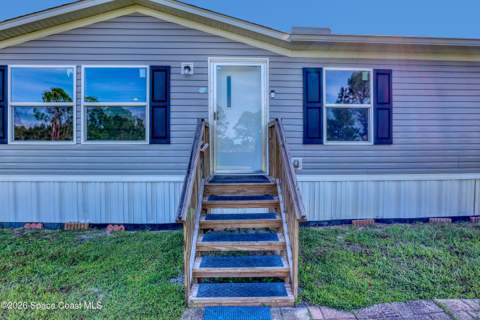 4123 Hidden Lakes Drive, Mims FL - photo 11 of 58