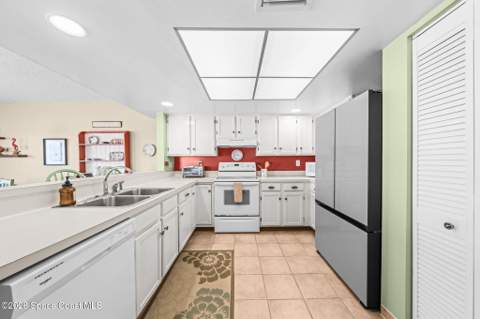 1101 S Atlantic Avenue #Apt 501, Cocoa Beach FL - photo 13 of 34