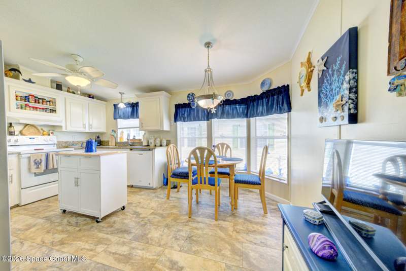 3 bedroom Manufactured Home at 385 Outer Drive, NorthwestLakes Condo Ph Vii, Cocoa — photo 3