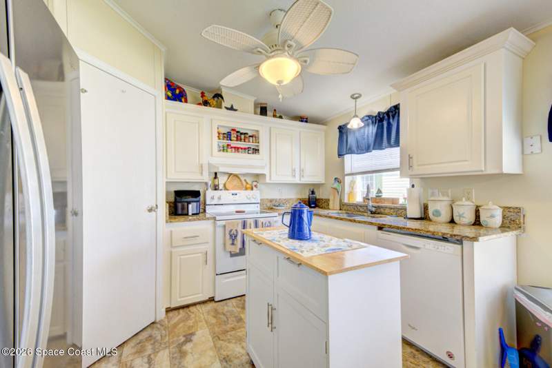 3 bedroom Manufactured Home at 385 Outer Drive, NorthwestLakes Condo Ph Vii, Cocoa — photo 5