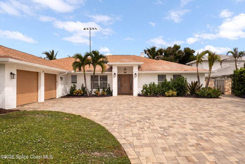 5 bedroom Single Family Residence at 1031 E River Oaks Drive, River Oaks East, Indialantic — photo 2