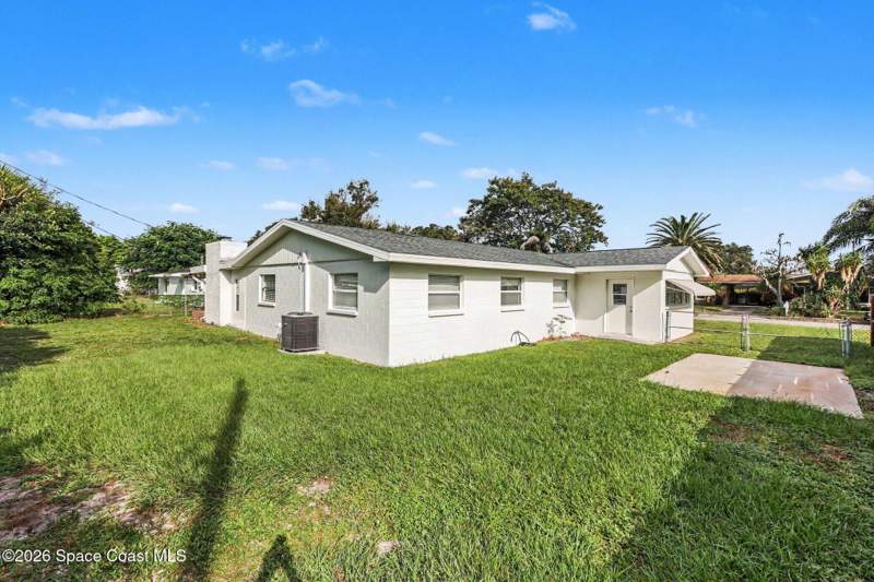 5 bedroom Single Family Residence at 2419 Lakeview Drive, Lakeview Shores Sec E, Melbourne — photo 5
