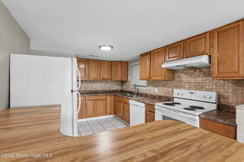 2419 Lakeview Drive, Melbourne FL - photo 15 of 32