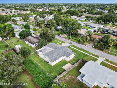 2419 Lakeview Drive, Melbourne FL - photo 9 of 32