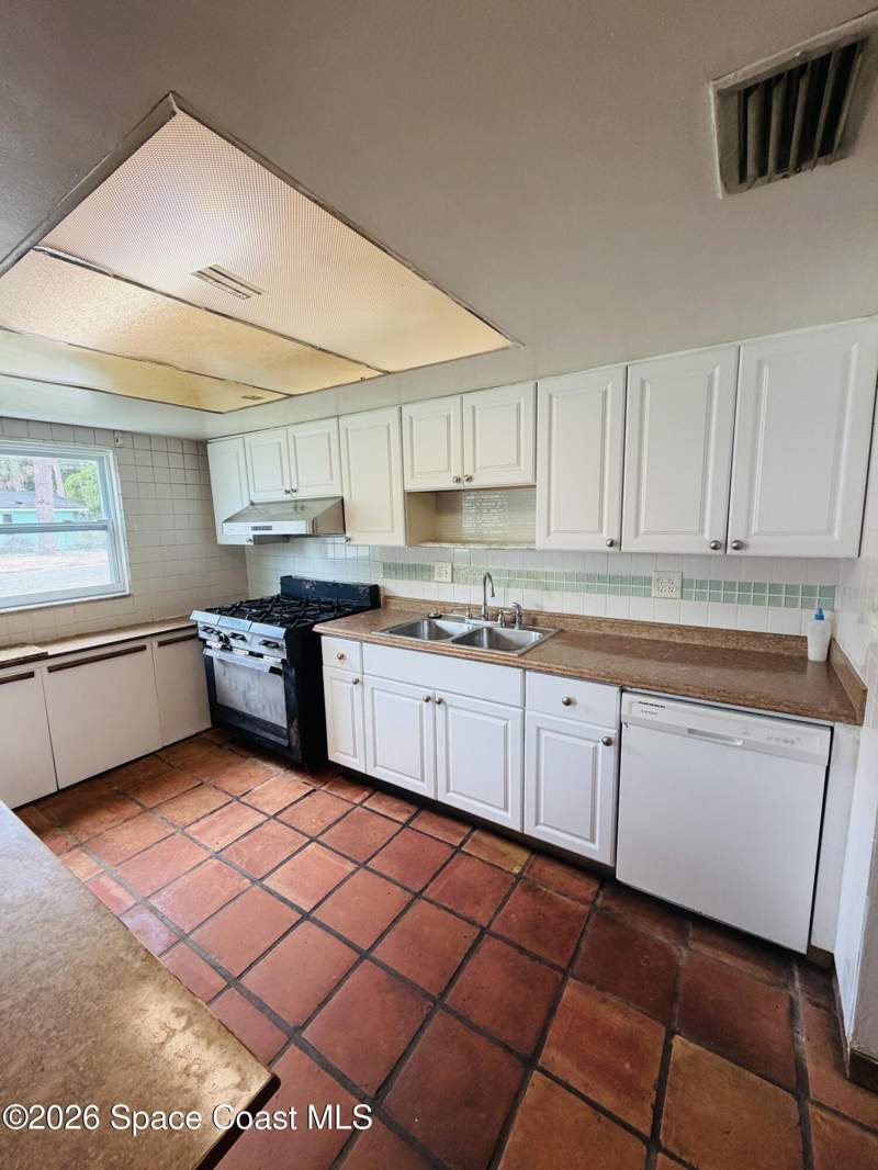 4 bedroom Single Family Residence at 440 Pine Boulevard, Island Beach Sheet 1, Merritt Island — photo 5