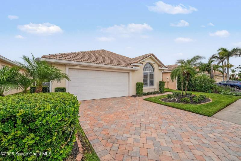 4 bedroom Single Family Residence at 900 Glen Abbey Way, Isles of Baytree Phase 2 A Replat of Tract L Isl, Melbourne — photo 5