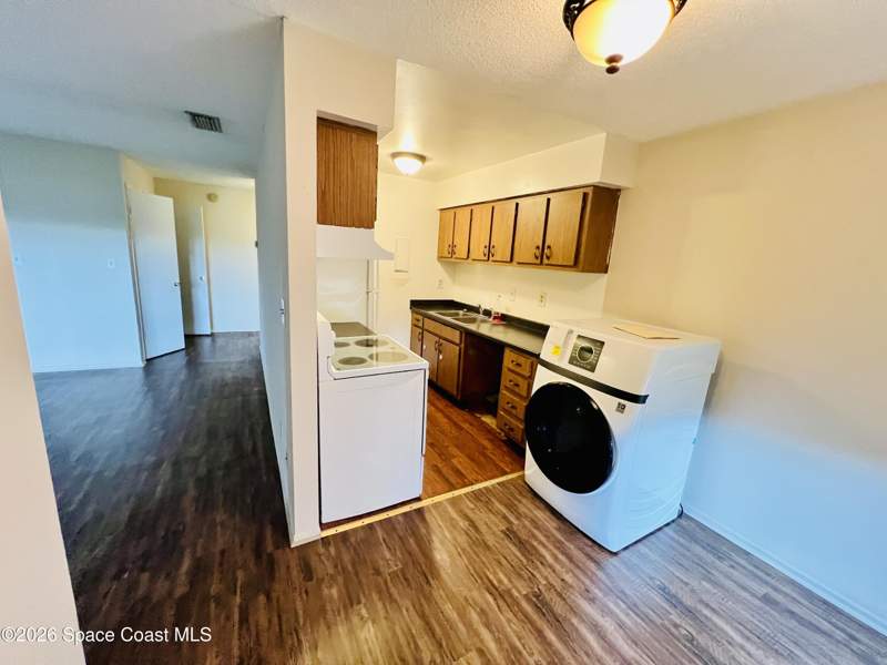 1 bedroom Condominium at 1225 N Wickham Road #622, Eagles Nest Condo, Melbourne — photo 3