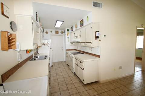 940 Kenmore Street, Palm Bay FL - photo 11 of 32