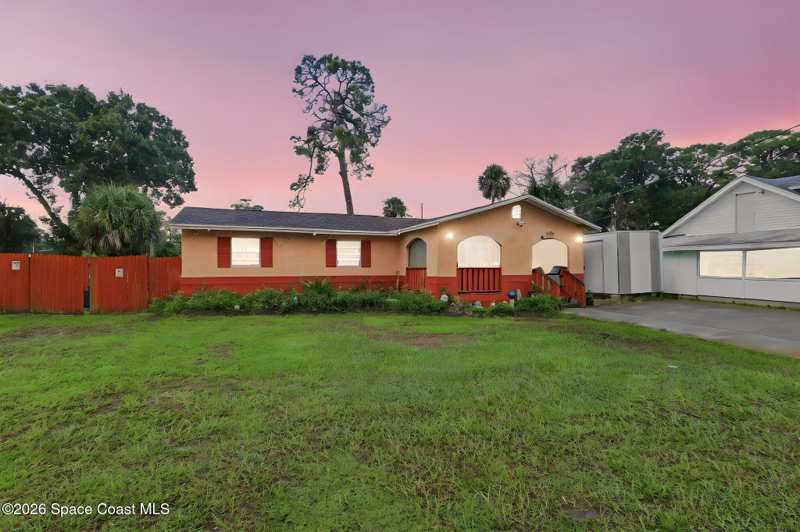 3 bedroom Single Family Residence at 1233 Holmes Street, Pine Grove, Cocoa — photo 1