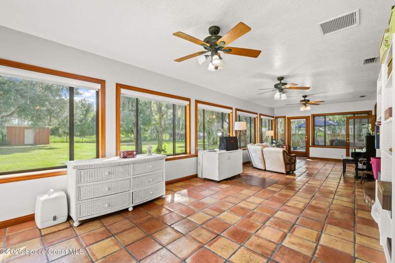 3 bedroom Single Family Residence at 1713 Ford Road, Mims, Mims — photo 4