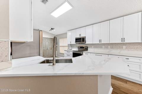 2049 Caledonia Place, Melbourne FL - photo 12 of 45
