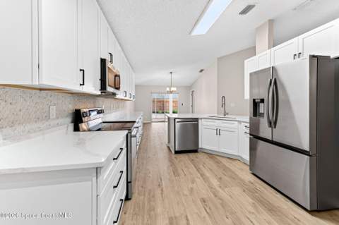 2049 Caledonia Place, Melbourne FL - photo 14 of 45