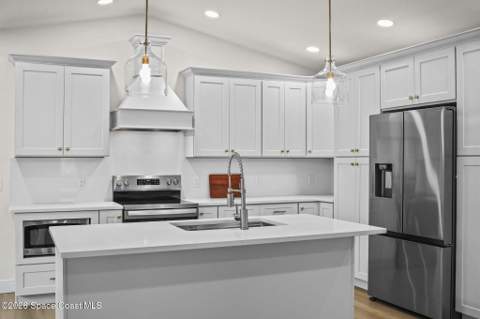 3825 Arlington Avenue, Mims FL - photo 14 of 36
