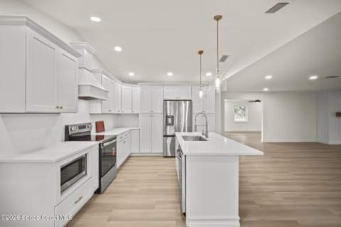 3825 Arlington Avenue, Mims FL - photo 15 of 36